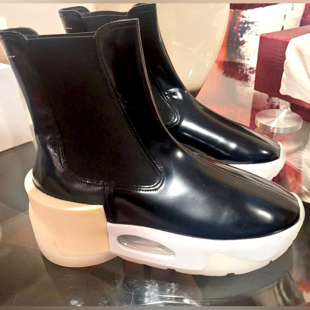 NWT Women’s MAISON MARGIELA BOOTS SIZE 39